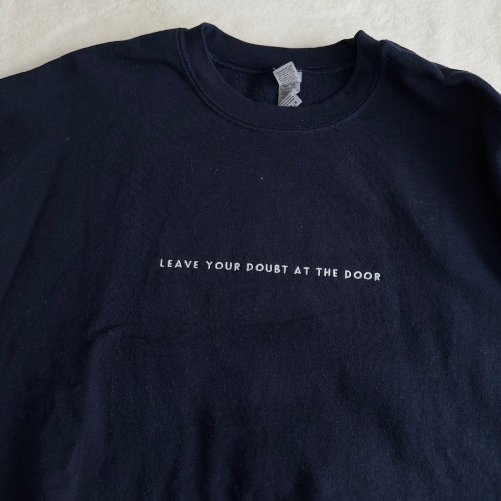 Bitty & Beau’s Coffee Leave Your Doubt At The Door Crewneck Size Medium - Picture 5 of 8